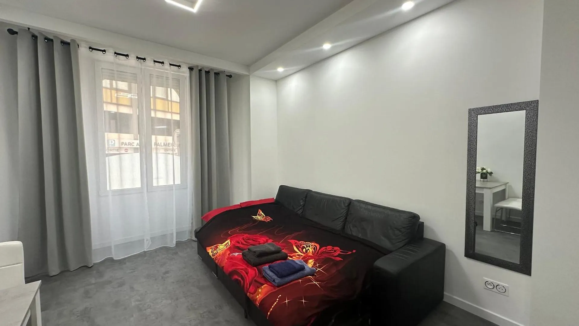 Appartement 3 Pieces Proche Du Negresco Nice