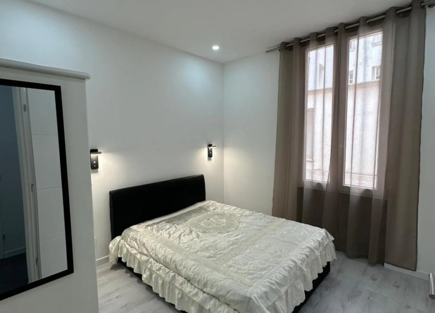 Appartement 3 Pieces Proche Du Negresco Ницца