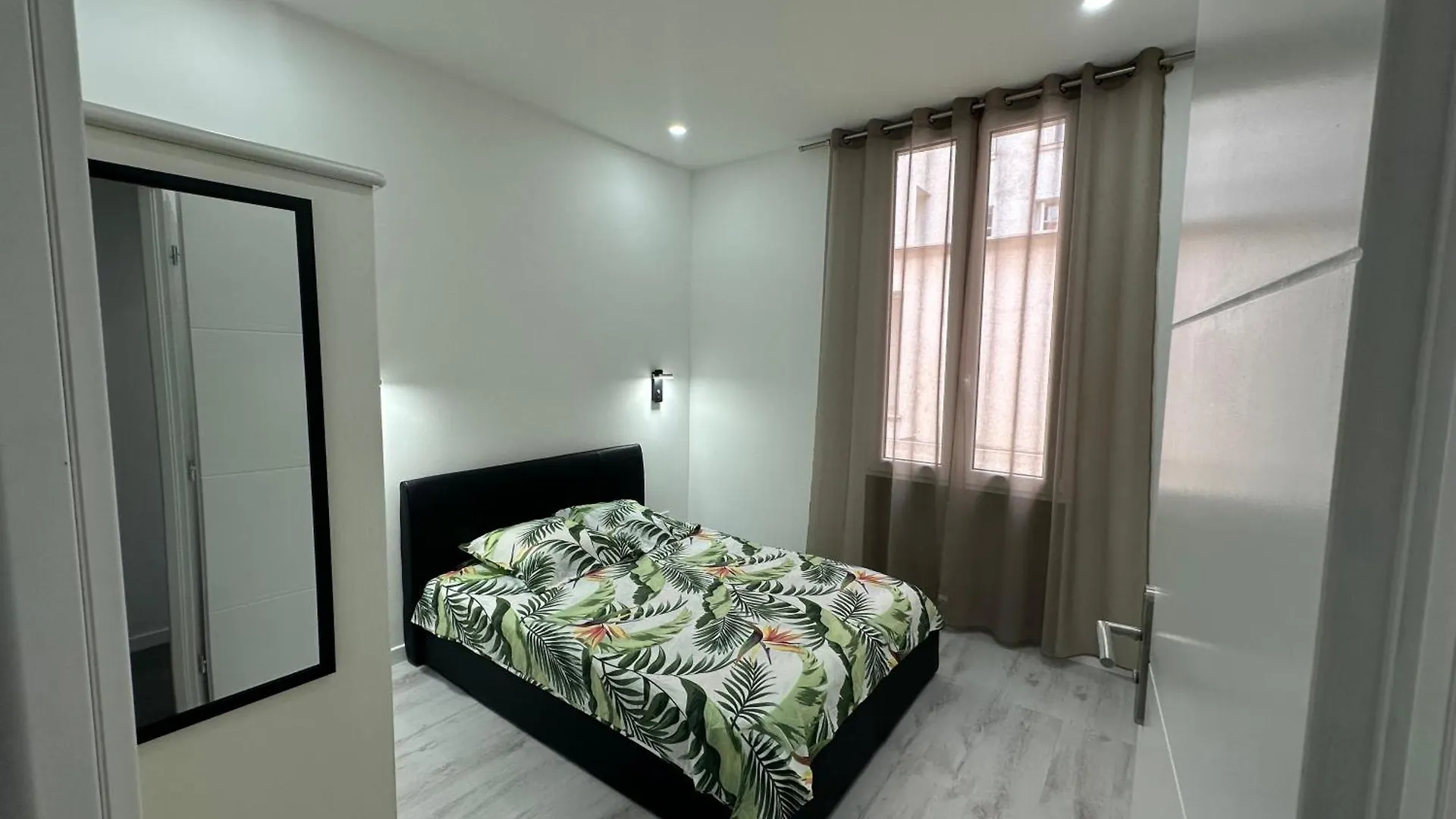 Appartement 3 Pieces Proche Du Negresco Ницца 0*,