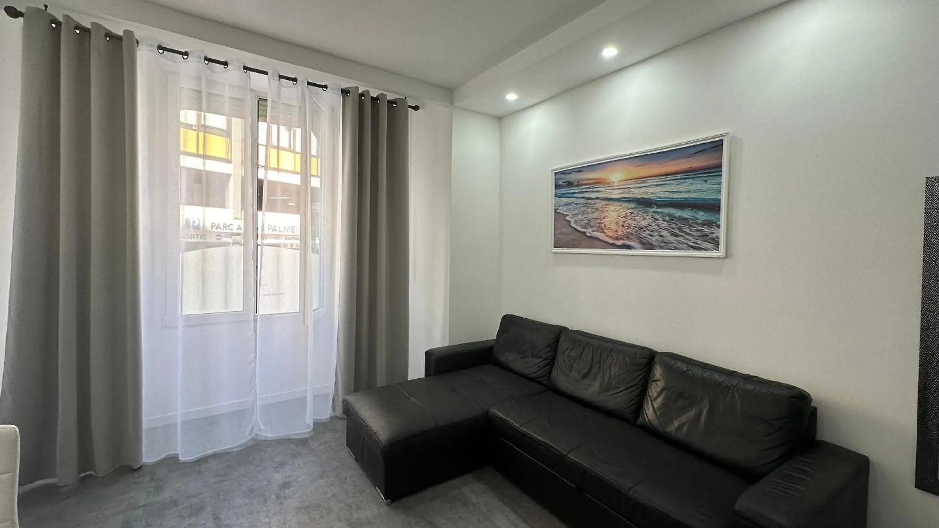 Appartement 3 Pieces Proche Du Negresco ニース